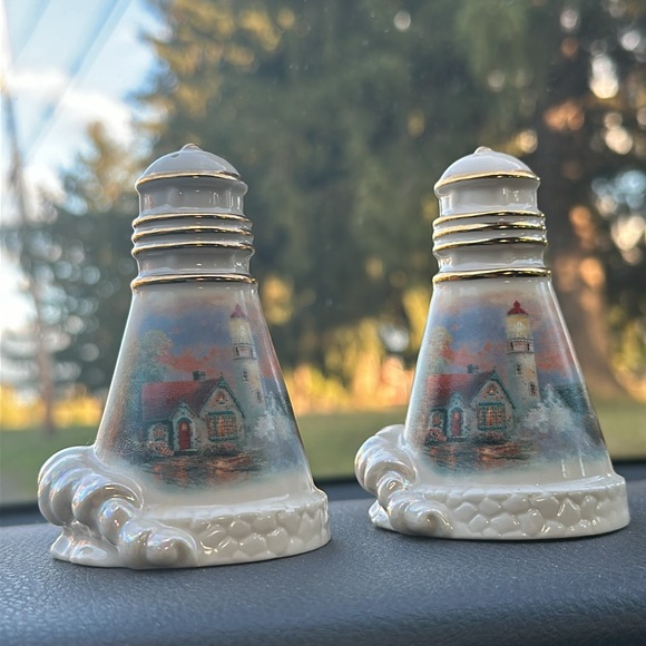 Lenox salt & pepper shaker set Thomas Kinkade $50 - Picture 7 of 7
